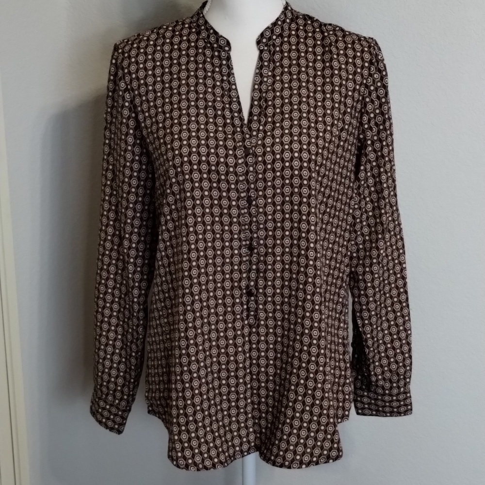 Daisy Fuentes women's medium hexagon long sleeve partial button peach brown